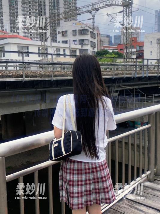 51吃瓜官网：一条神秘线路，传说中谁能吃到最甜的瓜？