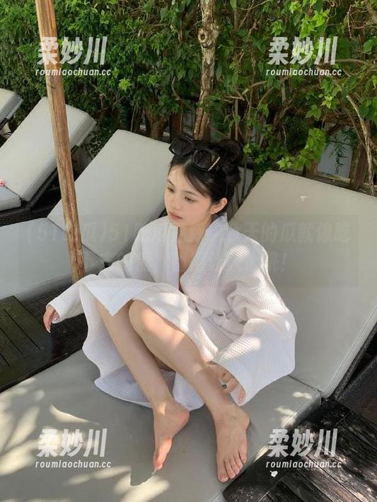 51吃瓜 51吃瓜更新:今天的瓜就像吃下去的糖,甜得让人心跳!