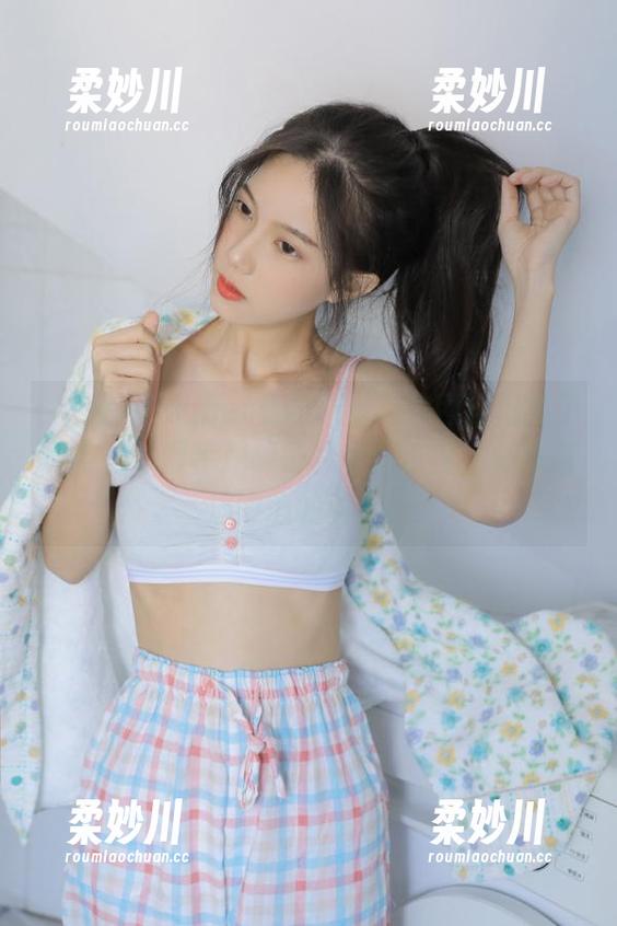hlw.bet更新档案：某网红甩掉了男友，却顺手甩掉了几十万粉丝，真是漩涡中心的勇士！