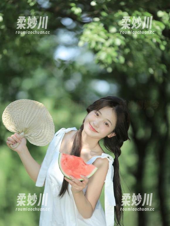 五一吃瓜苹果版：听说娜娜今天又上了热搜，快来看看！