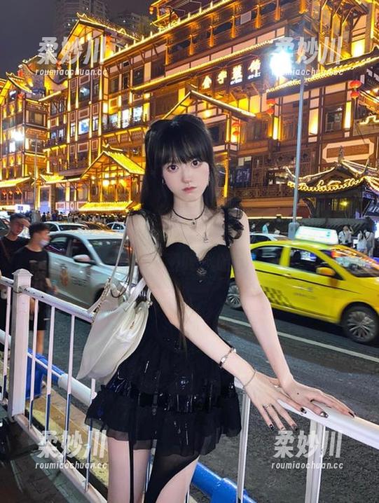 吃瓜不打烊 吃瓜不打烊发布:你能猜到这位明星背后的秘密吗?哈哈,真有趣!