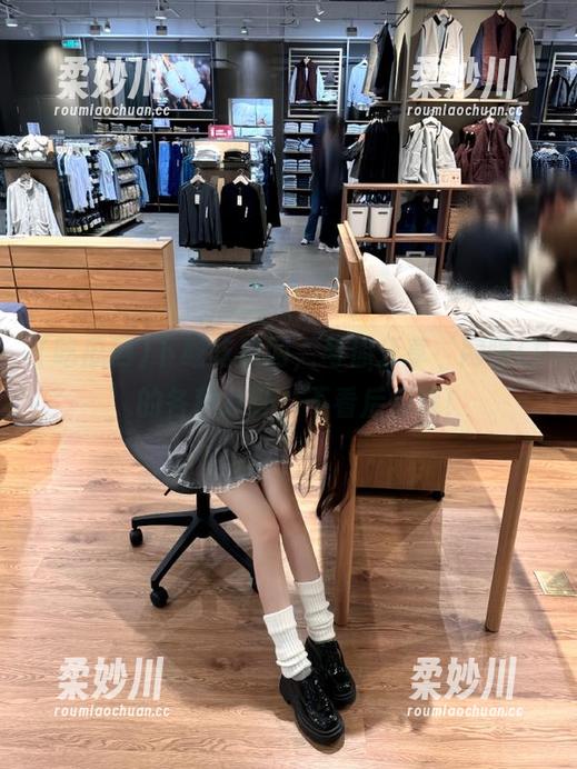 下载吃瓜网，与你分享‘网曝门’的各种八卦，不看后悔哦！