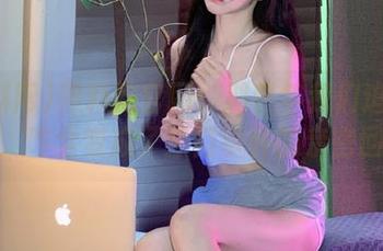 黑料网官网：那些年我们追过的夏天，咋全变成了热门事件的亲密回忆？