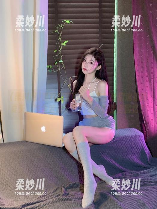 黑料网官网：那些年我们追过的夏天，咋全变成了热门事件的亲密回忆？