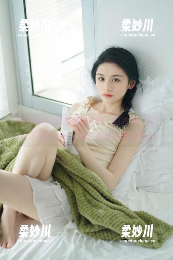 黑料网曝官网：那些年，我们一起吃过的瓜——揭秘明星的校园传奇！